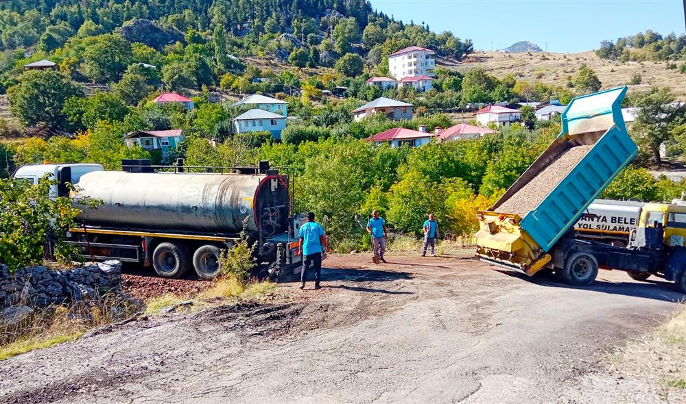 ALANYA’NIN YÜKSEK KESİMLERİNDE ASFALT ÇALIŞMALARI SÜRÜYOR