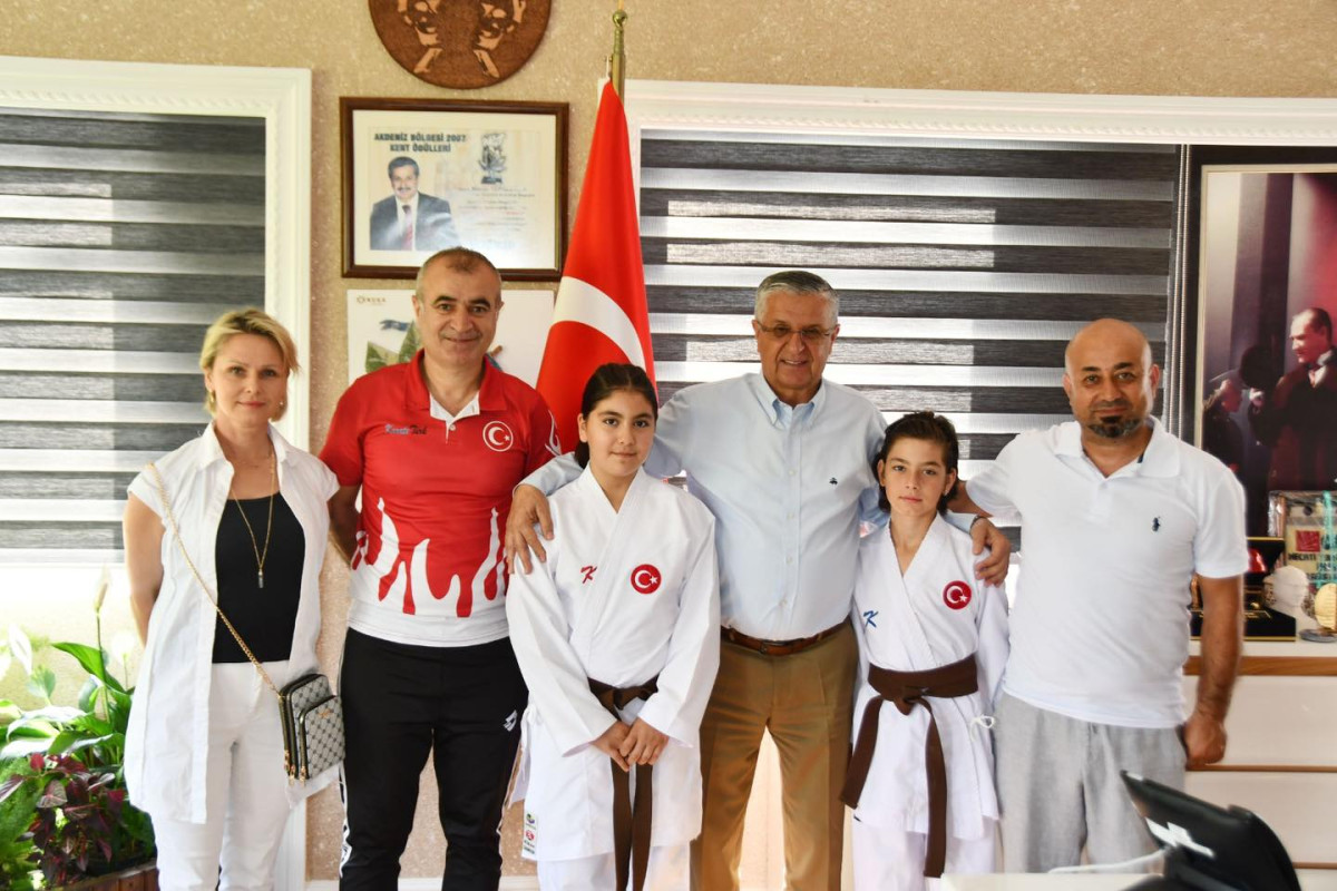 Milli karatecilerden Başkan Topaloğlu'na ziyaret